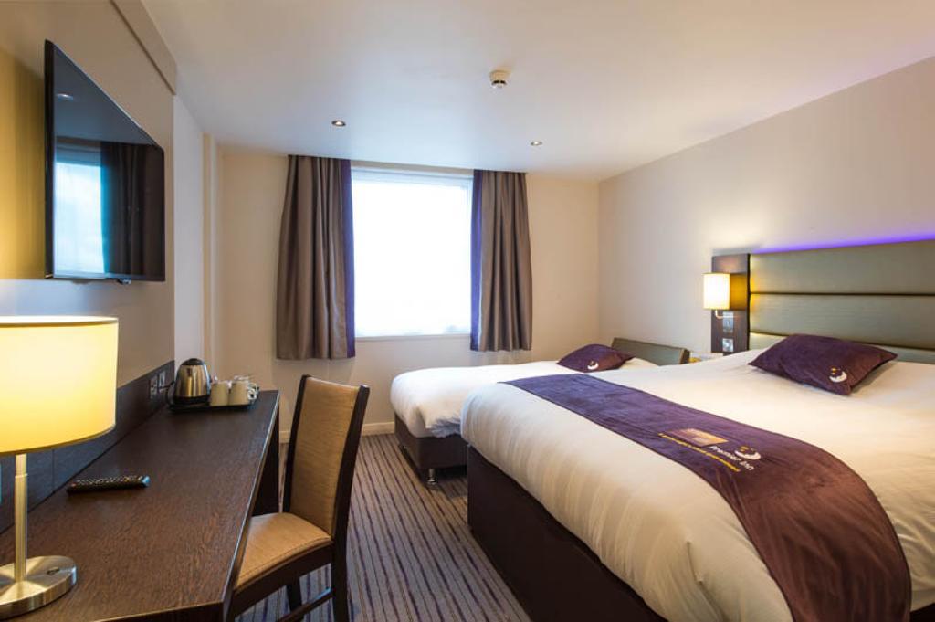 Premier Inn Manchester - Swinton Swinton  Dış mekan fotoğraf