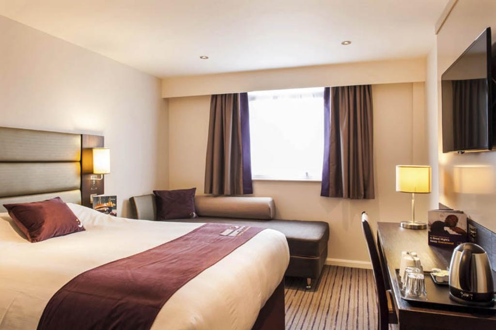 Premier Inn Manchester - Swinton Swinton  Dış mekan fotoğraf