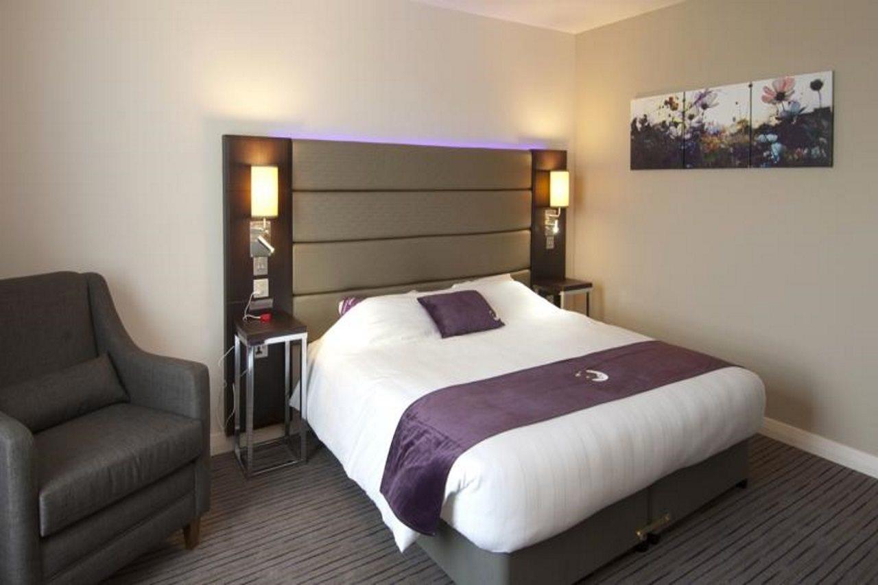 Premier Inn Manchester - Swinton Swinton  Dış mekan fotoğraf