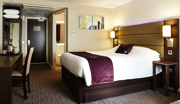 Premier Inn Manchester - Swinton Swinton  Dış mekan fotoğraf